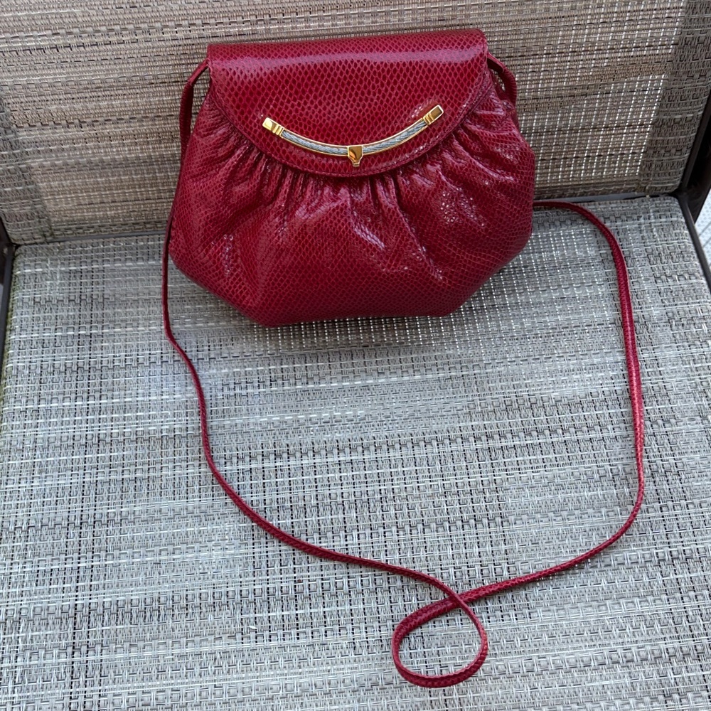 Finesse La Model Ladies Red Snake Gold Clutch/Shoulder bag-EUC